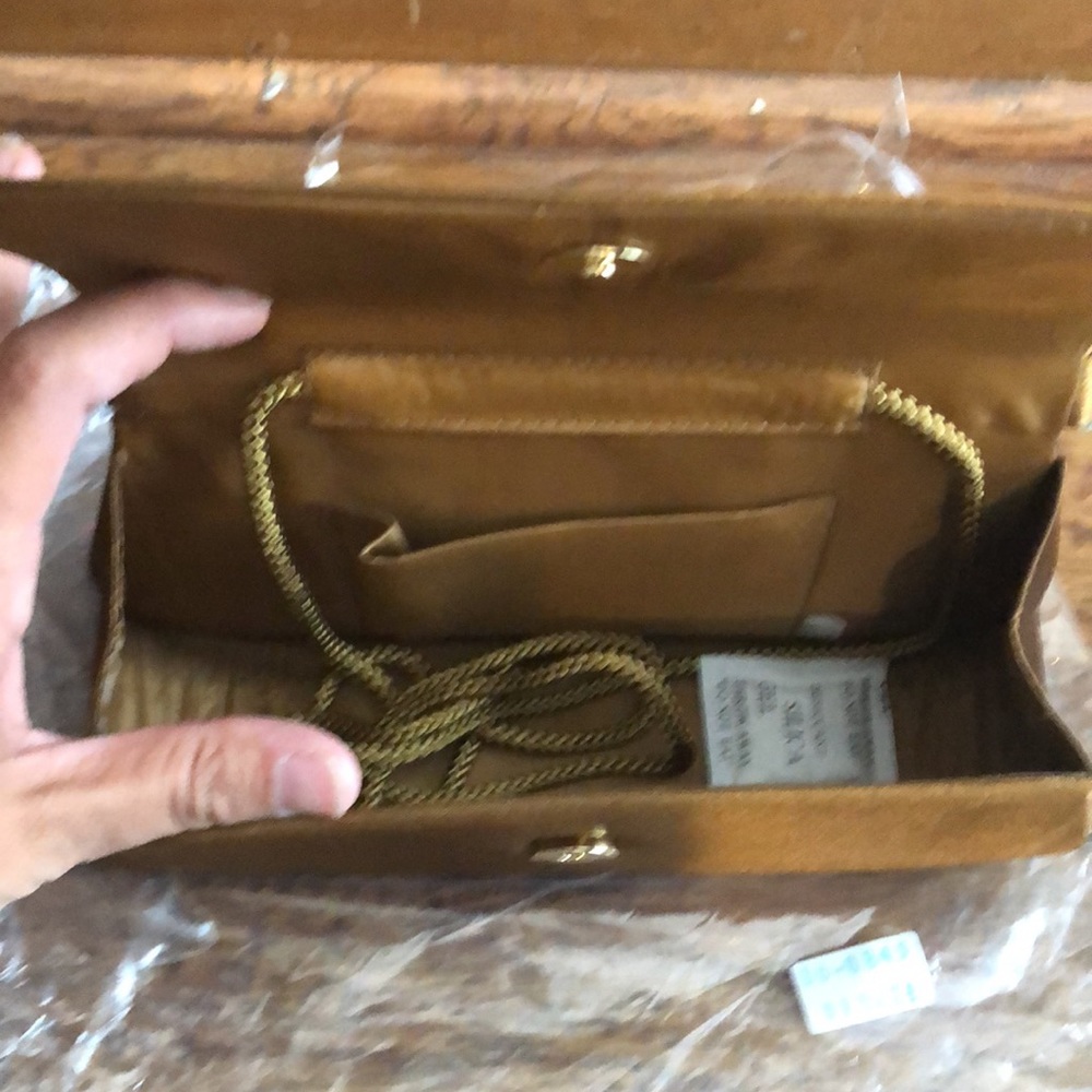 BRAND NEW BRONZE CLUTCH PURSE IT IS SMALL! NEW WITH TAGS ON IT! SMOKE FREE HOME - Picture 6 of 8